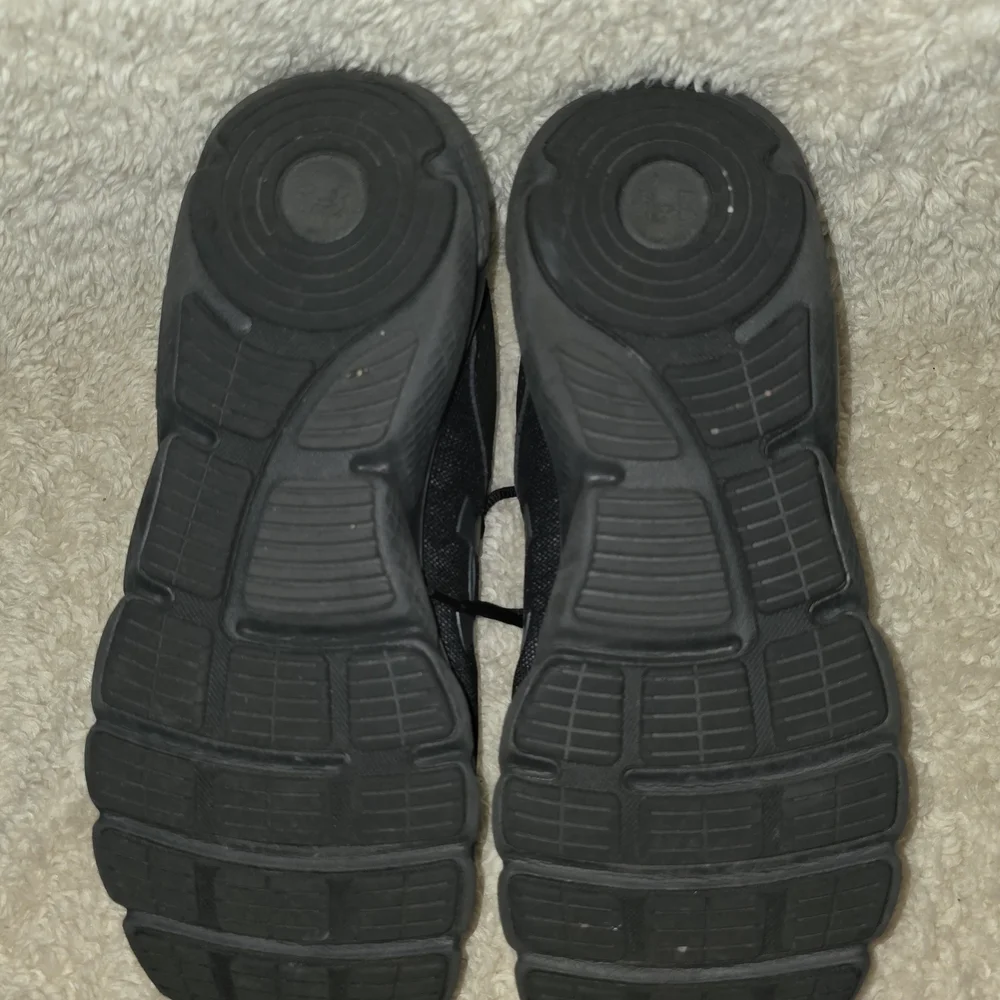 Under Armour Black Athletic Shoes - Picture 3 of 4